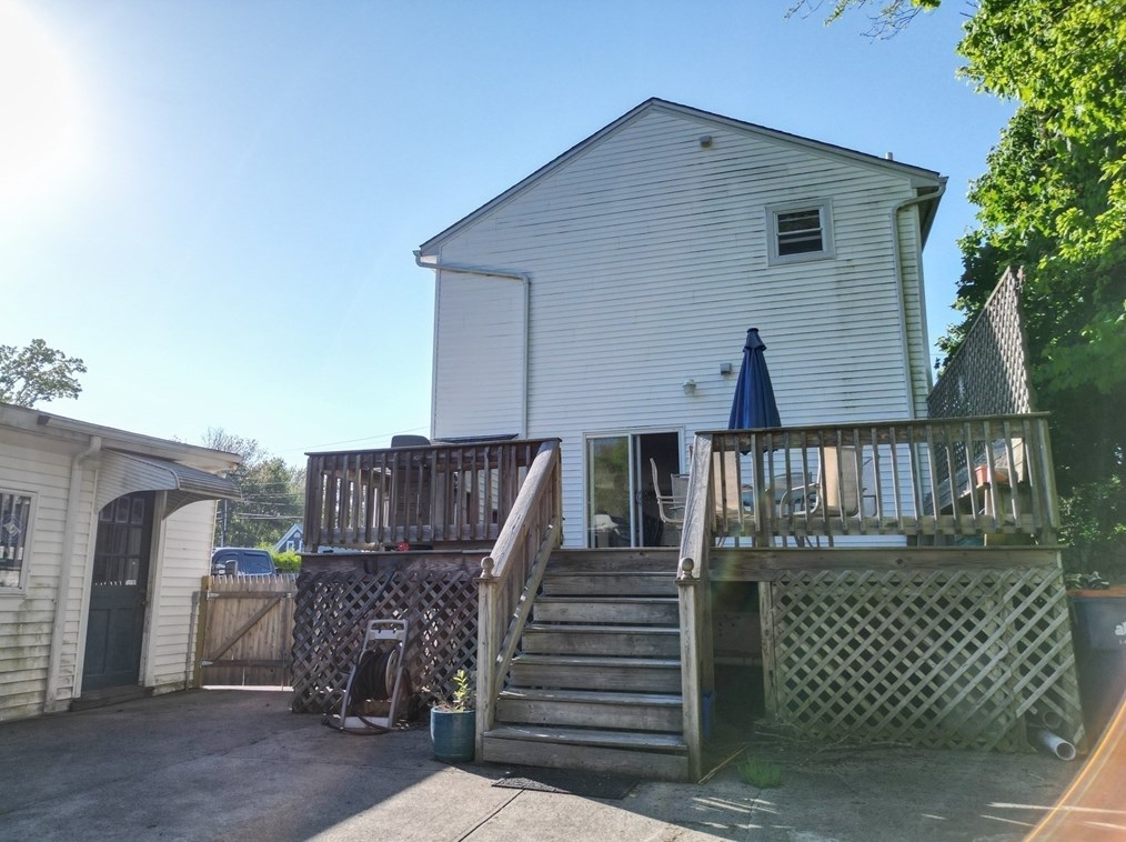 361 Huttleston Ave, Fairhaven MA 02719-3115 exterior