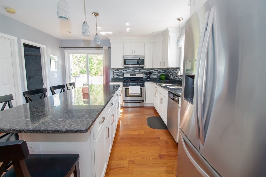 361 Huttleston Ave, Fairhaven MA 02719-3115 exterior