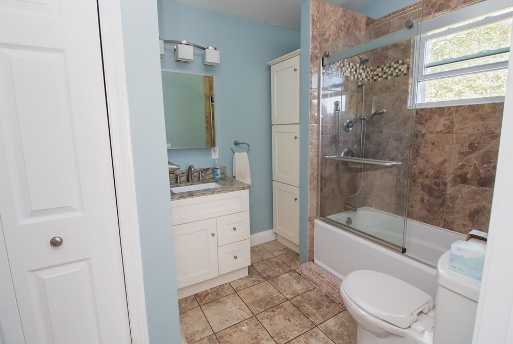 361 Huttleston Ave, Fairhaven MA 02719-3115 exterior