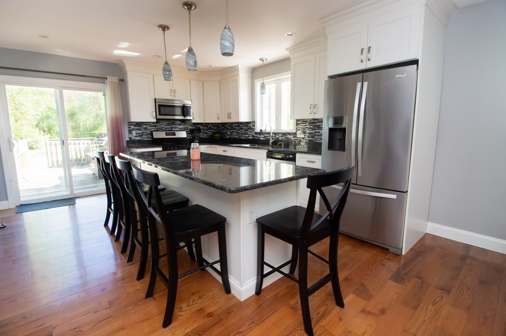 361 Huttleston Ave, Fairhaven MA 02719-3115 exterior