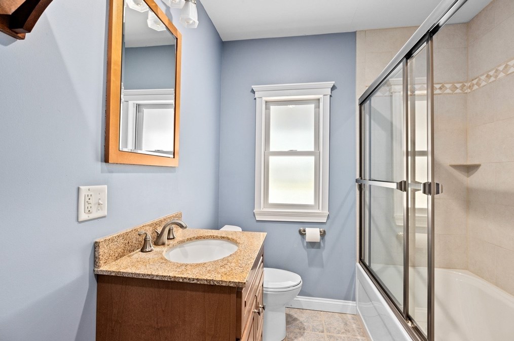 267 Bch Ave, Hull MA 02045-2701 exterior