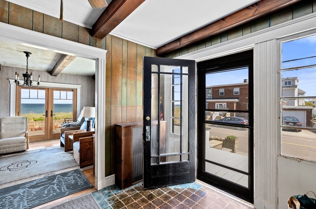 267 Bch Ave, Hull MA 02045-2701 exterior