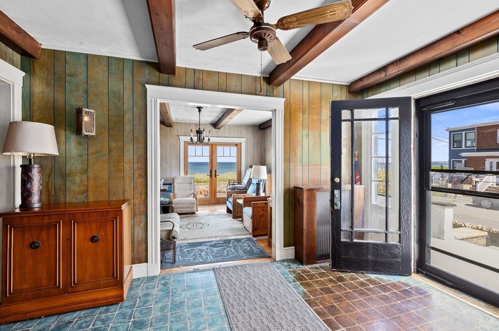 267 Bch Ave, Hull MA 02045-2701 exterior