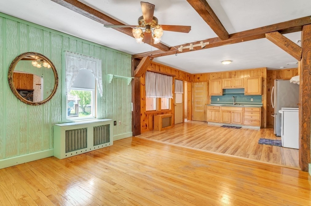 64 Stewart St, Chicopee MA 01020-1050 exterior