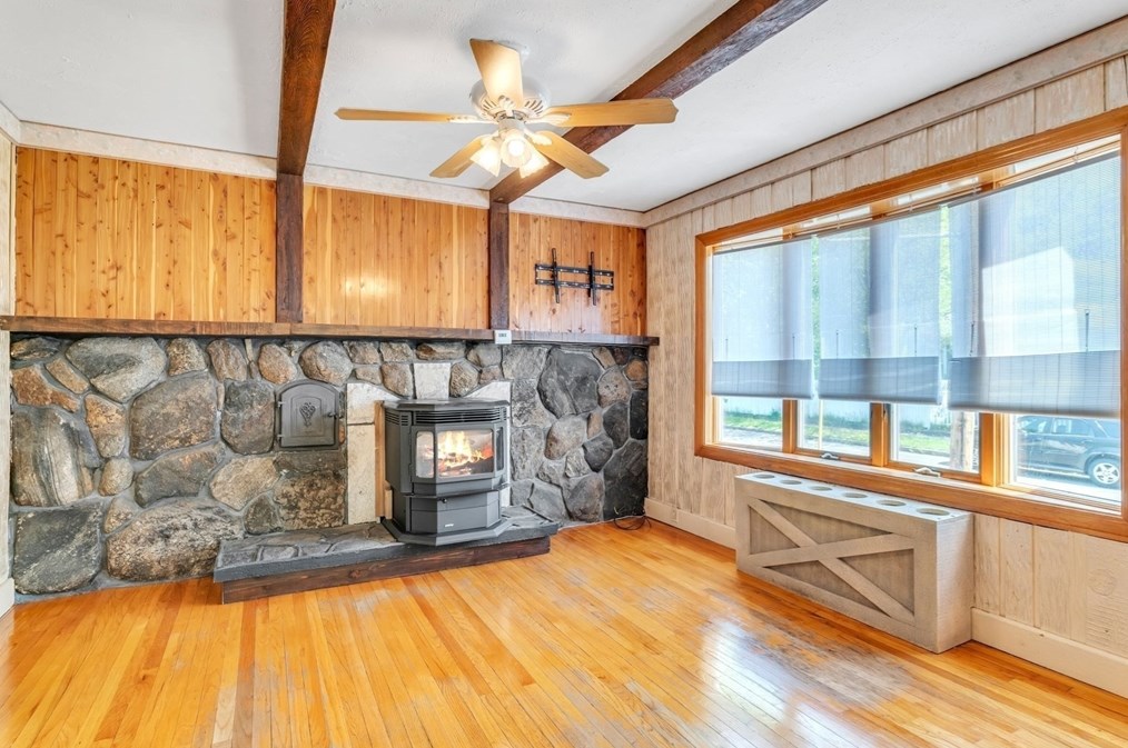 64 Stewart St, Chicopee MA 01020-1050 exterior