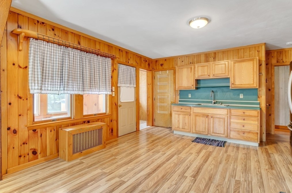 64 Stewart St, Chicopee MA 01020-1050 exterior