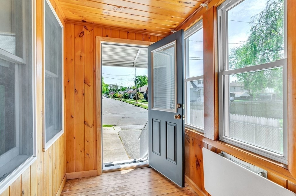 64 Stewart St, Chicopee MA 01020-1050 exterior