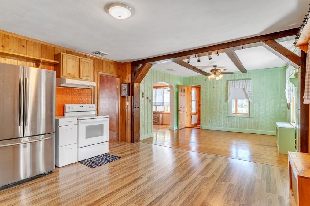 64 Stewart St, Chicopee MA 01020-1050 exterior