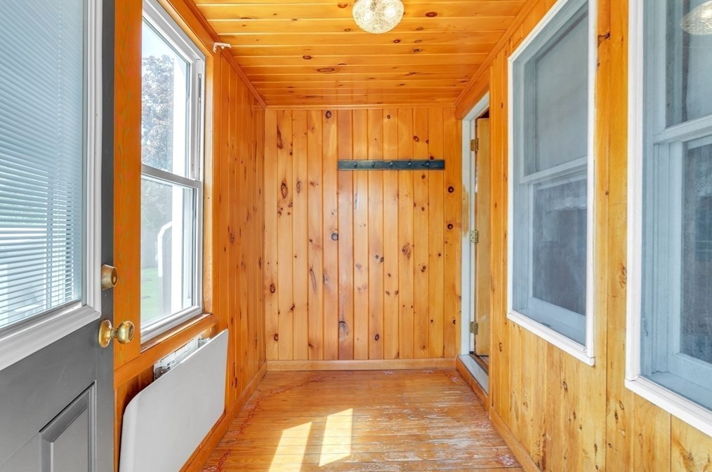 64 Stewart St, Chicopee MA 01020-1050 exterior