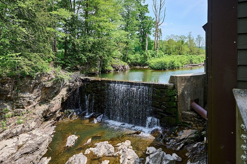 576 Shelburne Fls Rd, Conway MA 01341-9701 exterior