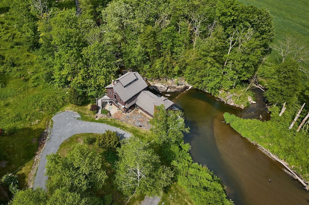 576 Shelburne Fls Rd, Conway MA 01341-9701 exterior