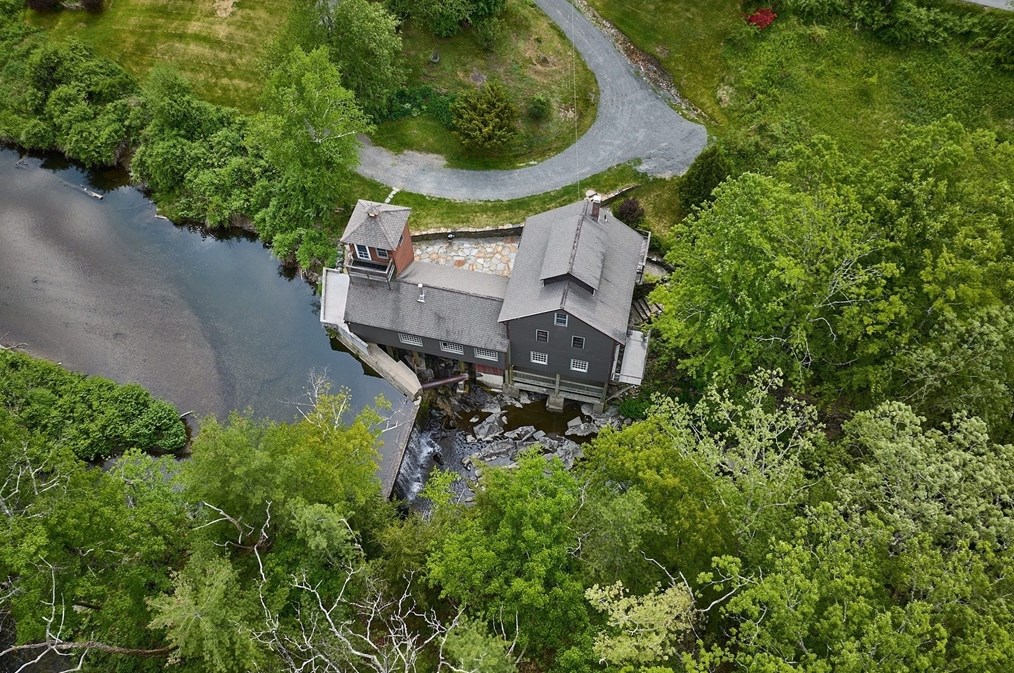 576 Shelburne Fls Rd, Conway MA 01341-9701 exterior