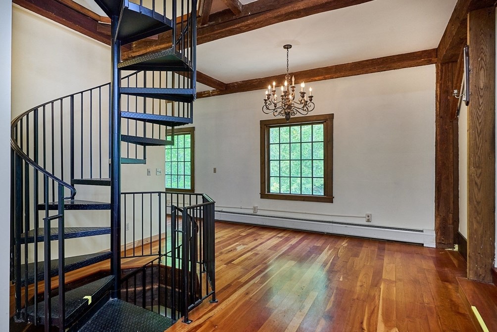 576 Shelburne Fls Rd, Conway MA 01341-9701 exterior