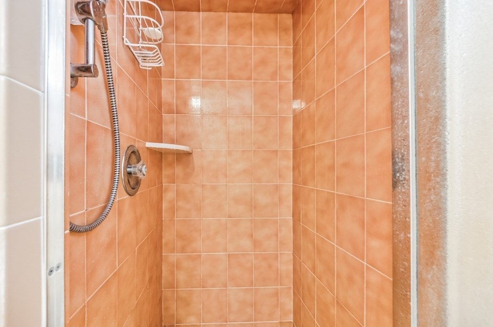 37 Bowdoin St, Lawrence MA 01843-2109 exterior