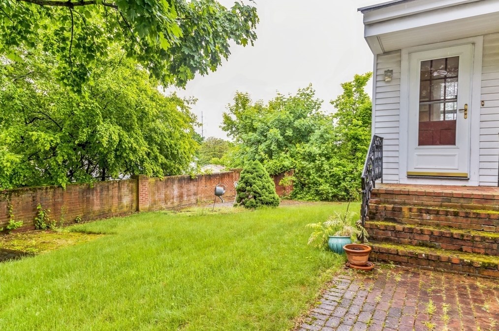 37 Bowdoin St, Lawrence MA 01843-2109 exterior