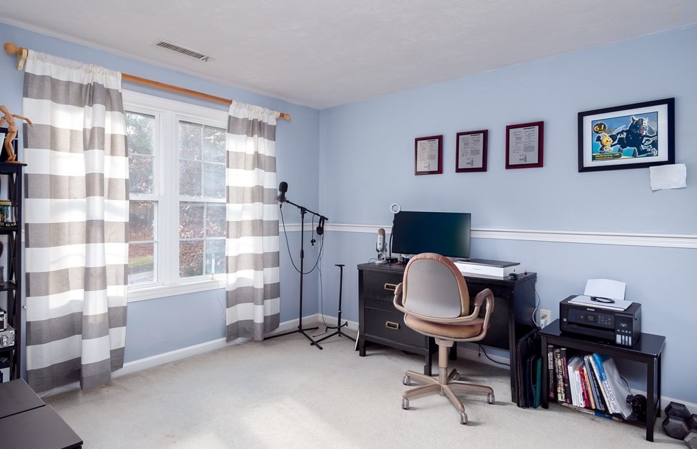 91 Elmshade Dr, Uxbridge MA 01569-1693 exterior