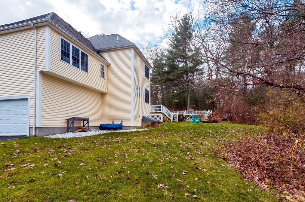 91 Elmshade Dr, Uxbridge MA 01569-1693 exterior