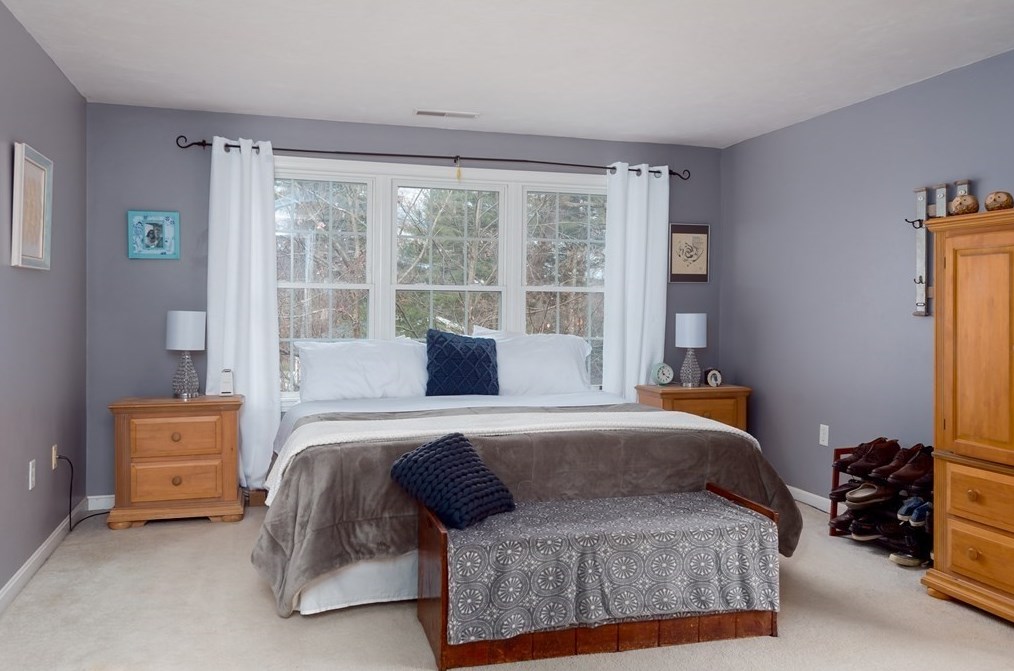 91 Elmshade Dr, Uxbridge MA 01569-1693 exterior