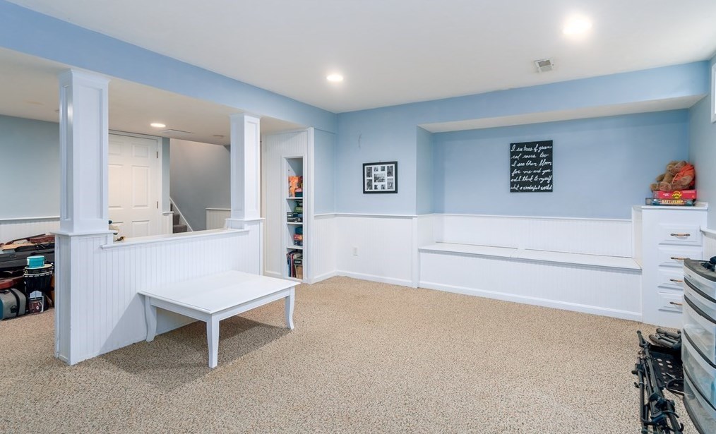 91 Elmshade Dr, Uxbridge MA 01569-1693 exterior