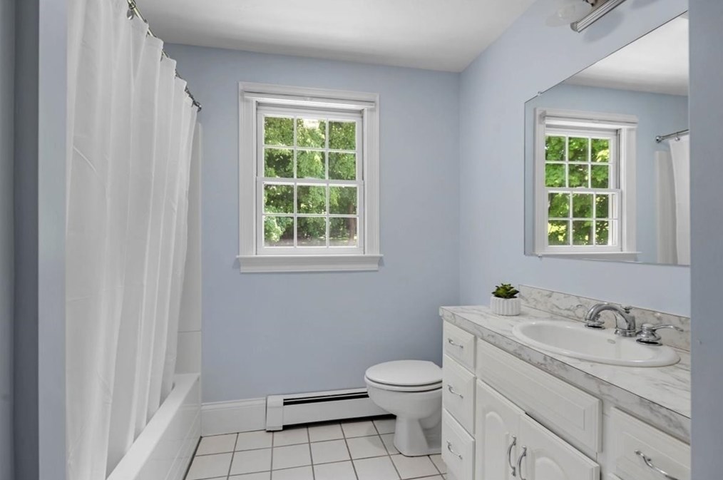 17 Squirrel Hl Ln, Hingham MA exterior