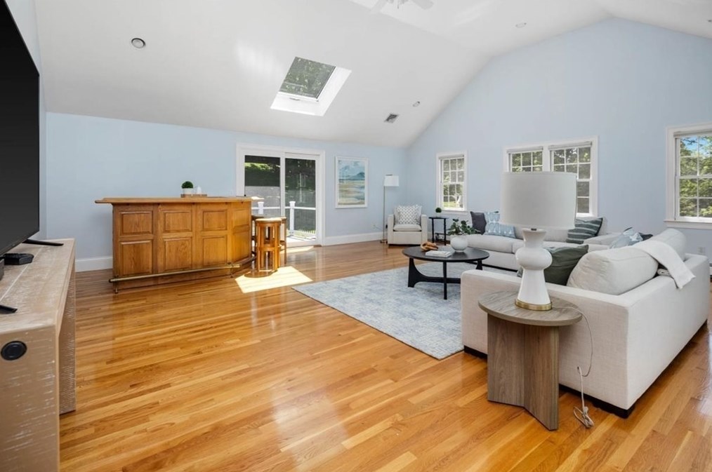 17 Squirrel Hl Ln, Hingham MA exterior