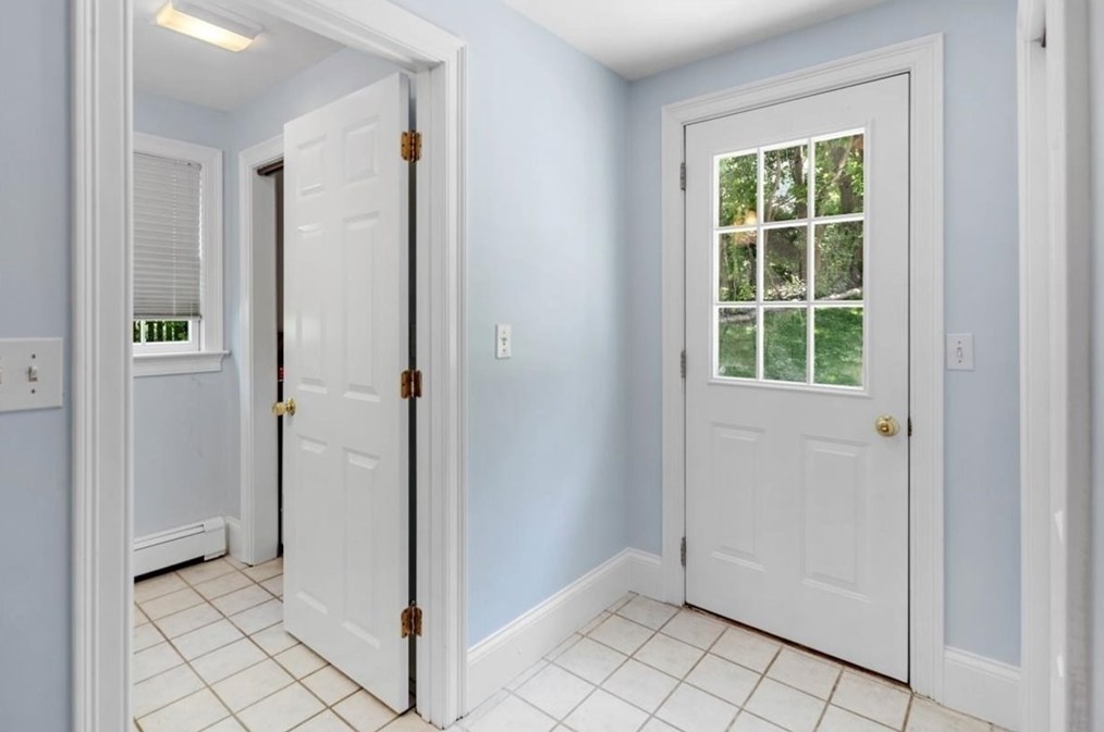 17 Squirrel Hl Ln, Hingham MA exterior