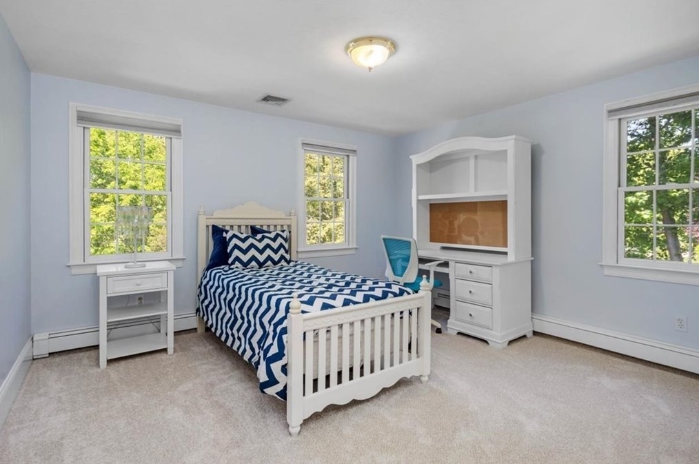 17 Squirrel Hl Ln, Hingham MA exterior