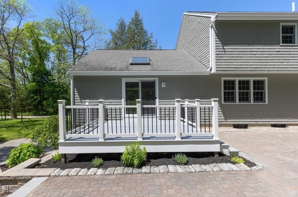 17 Squirrel Hl Ln, Hingham MA exterior