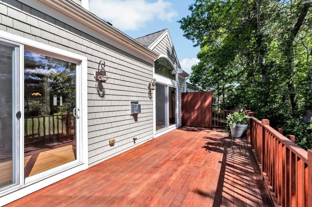 10 Blue Meadow Ct, Bourne MA 02532-8343 exterior