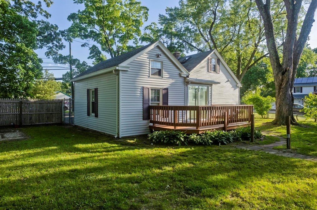 1350 Wilbraham Rd, Springfield MA  01119-2637 exterior