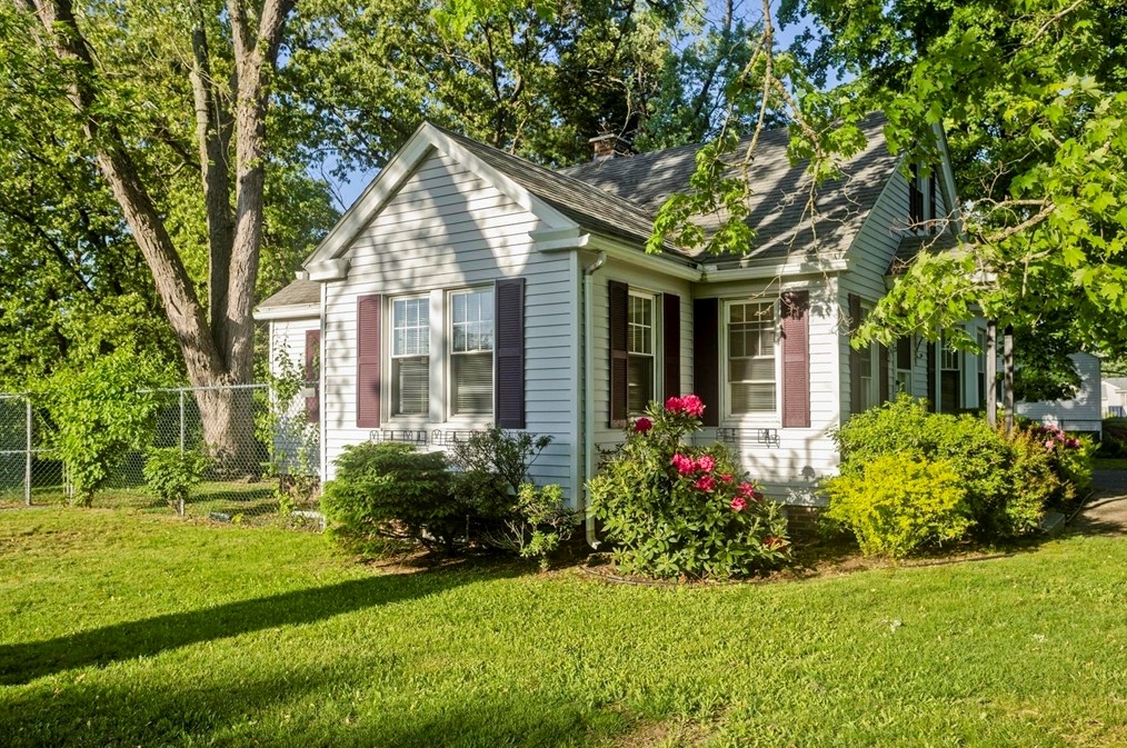 1350 Wilbraham Rd, Springfield MA  01119-2637 exterior