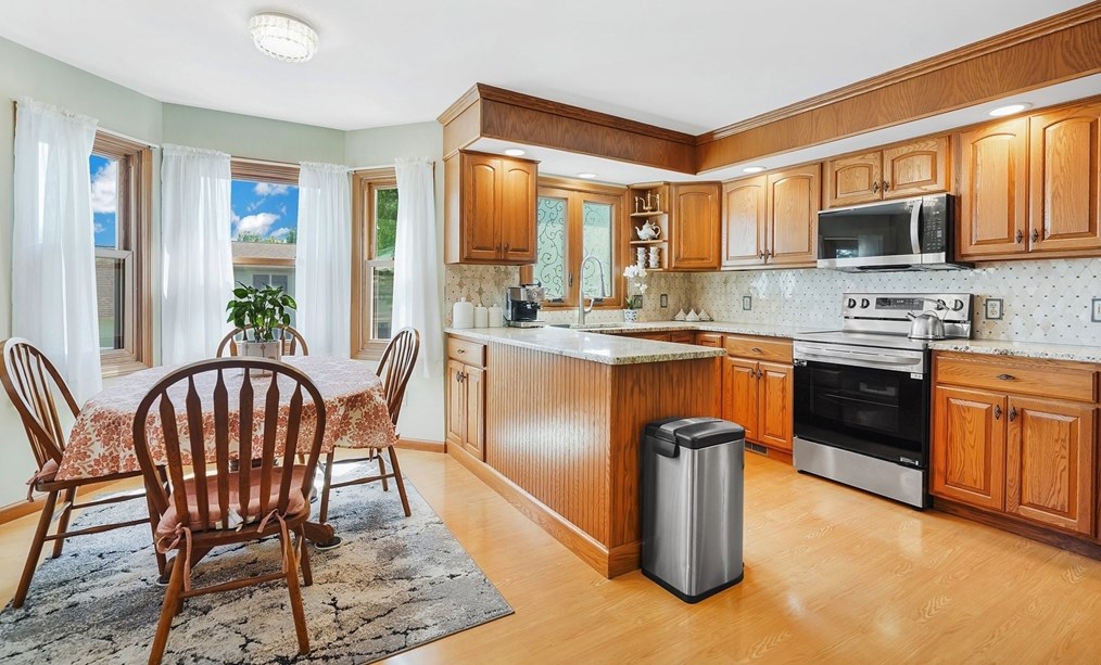 5 Flower St, Springfield MA  01118-2327 exterior