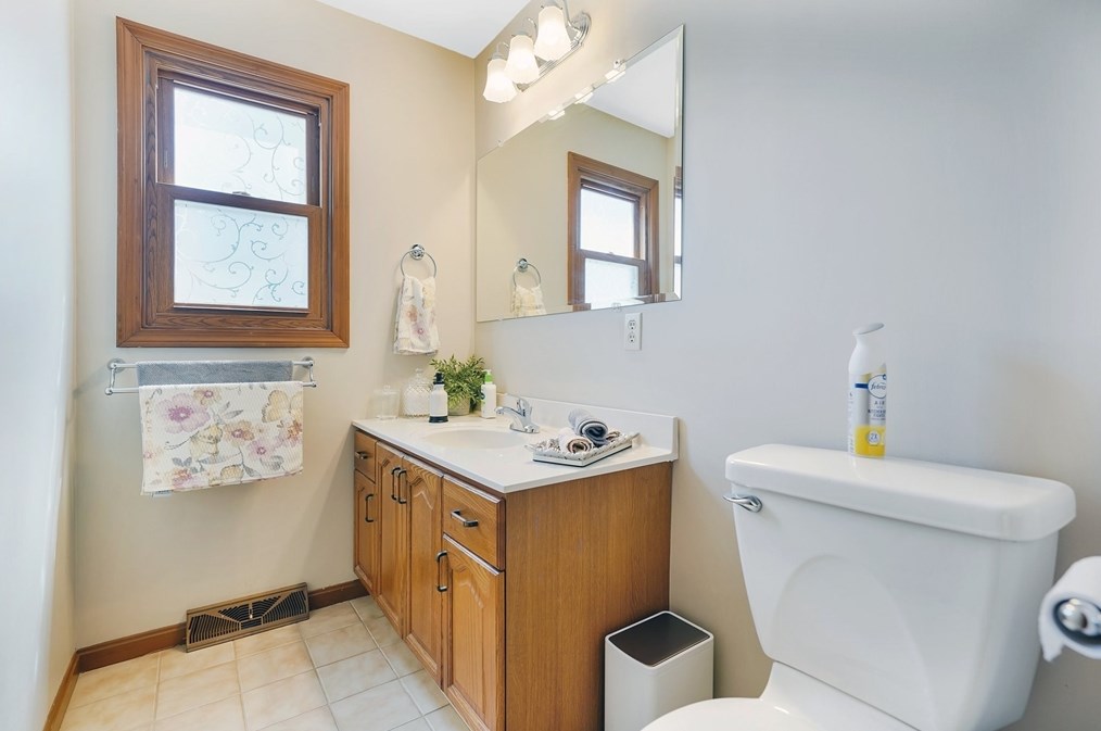 5 Flower St, Springfield MA  01118-2327 exterior