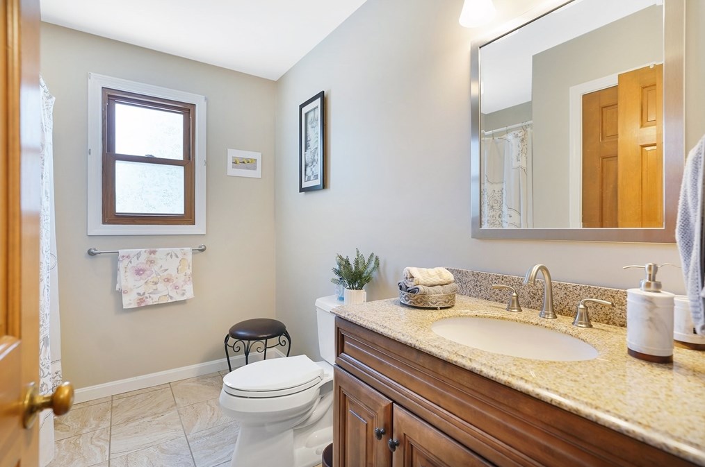 5 Flower St, Springfield MA  01118-2327 exterior