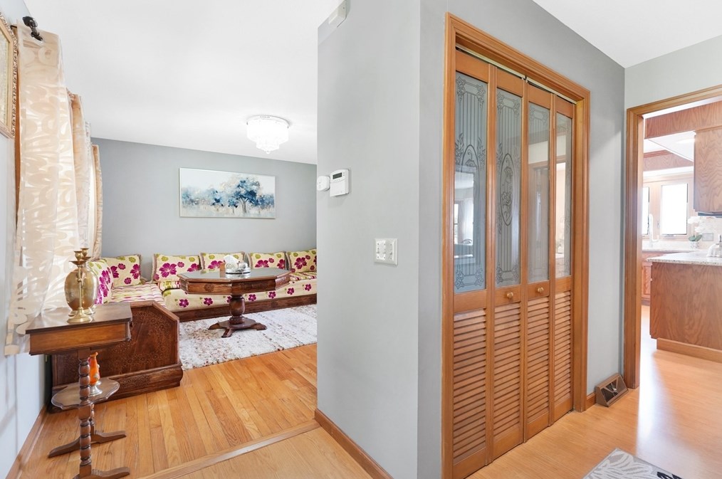 5 Flower St, Springfield MA  01118-2327 exterior