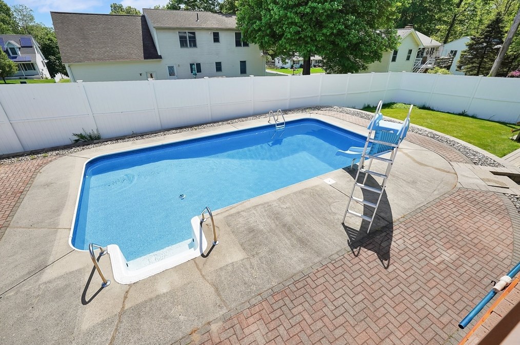 5 Flower St, Springfield MA  01118-2327 exterior