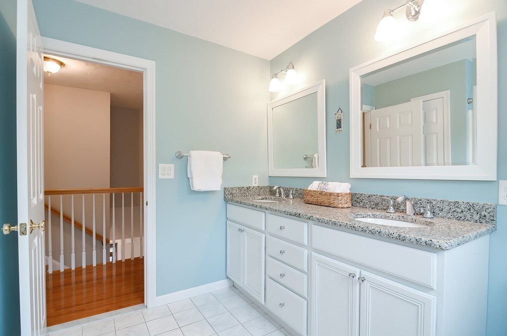 36 Lorraine Metcalf Rd, Franklin MA 02038-3234 exterior