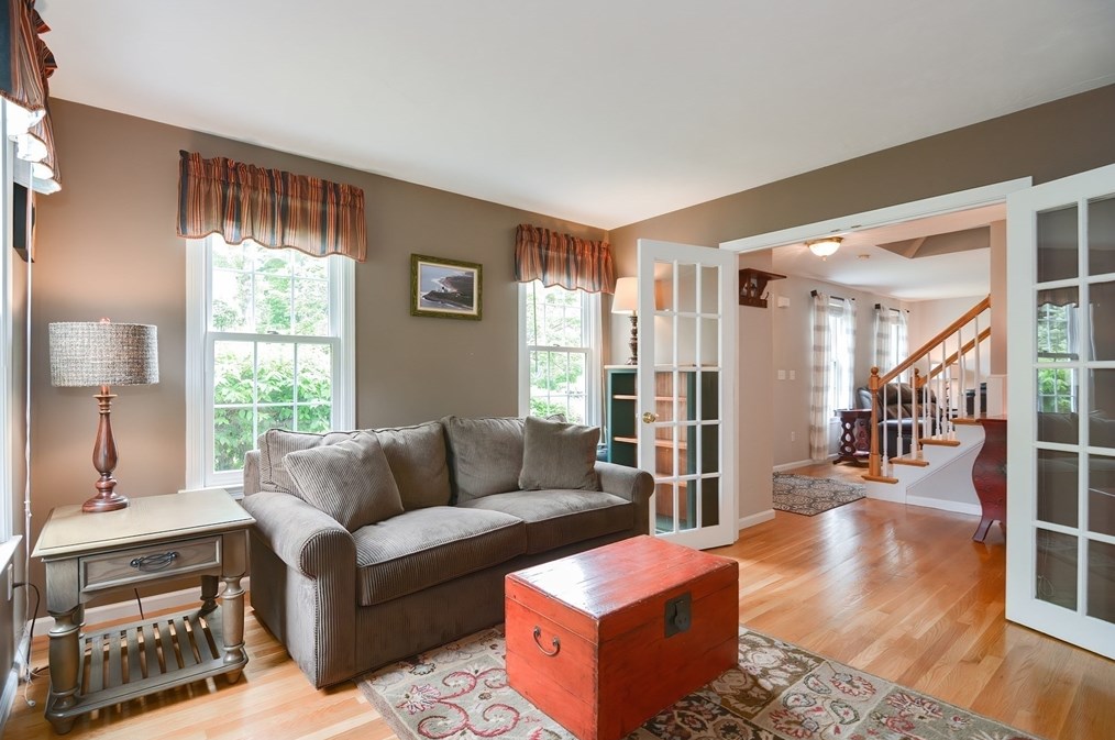 36 Lorraine Metcalf Rd, Franklin MA 02038-3234 exterior