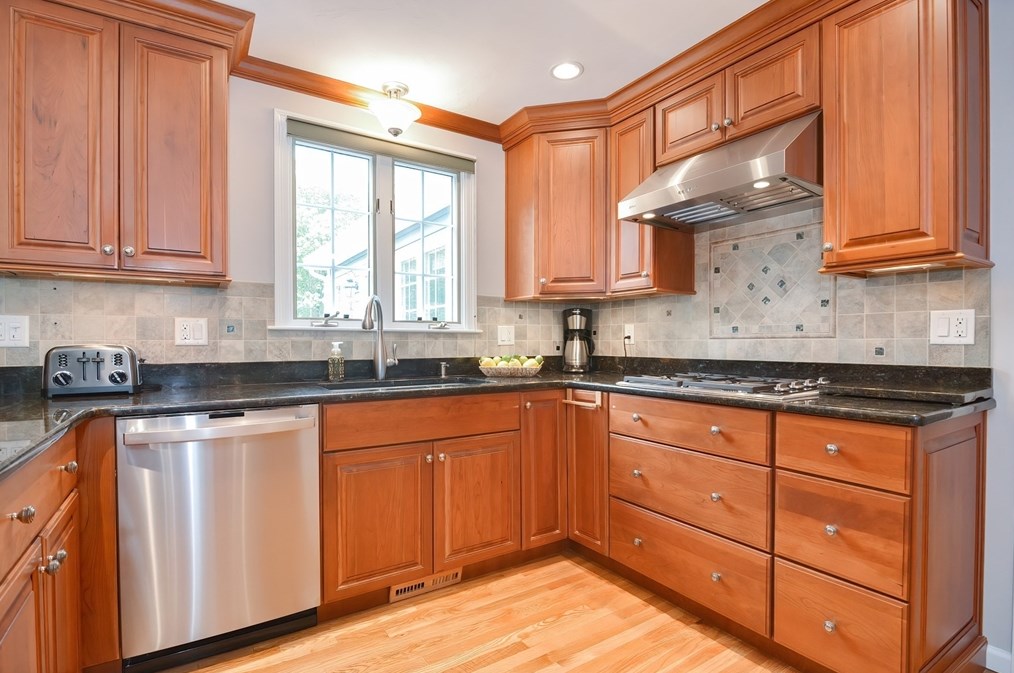 36 Lorraine Metcalf Rd, Franklin MA 02038-3234 exterior