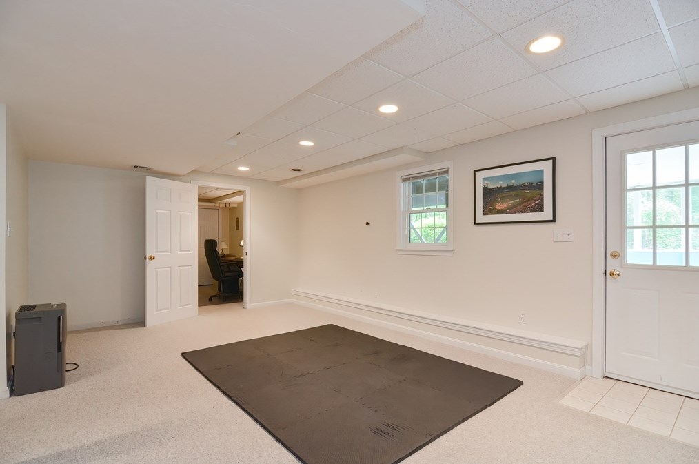 36 Lorraine Metcalf Rd, Franklin MA 02038-3234 exterior