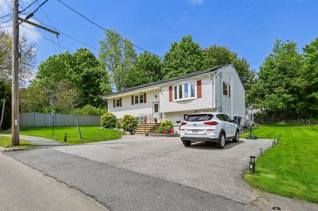 16 Maxdale Rd, Worcester MA 01602-1719 exterior