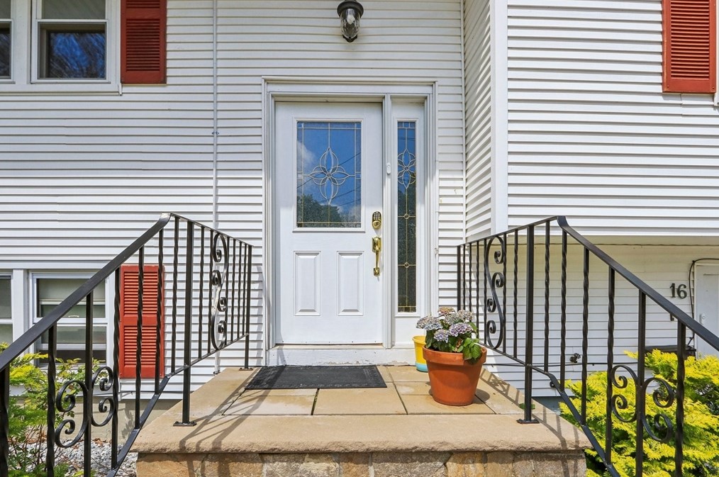 16 Maxdale Rd, Worcester MA 01602-1719 exterior