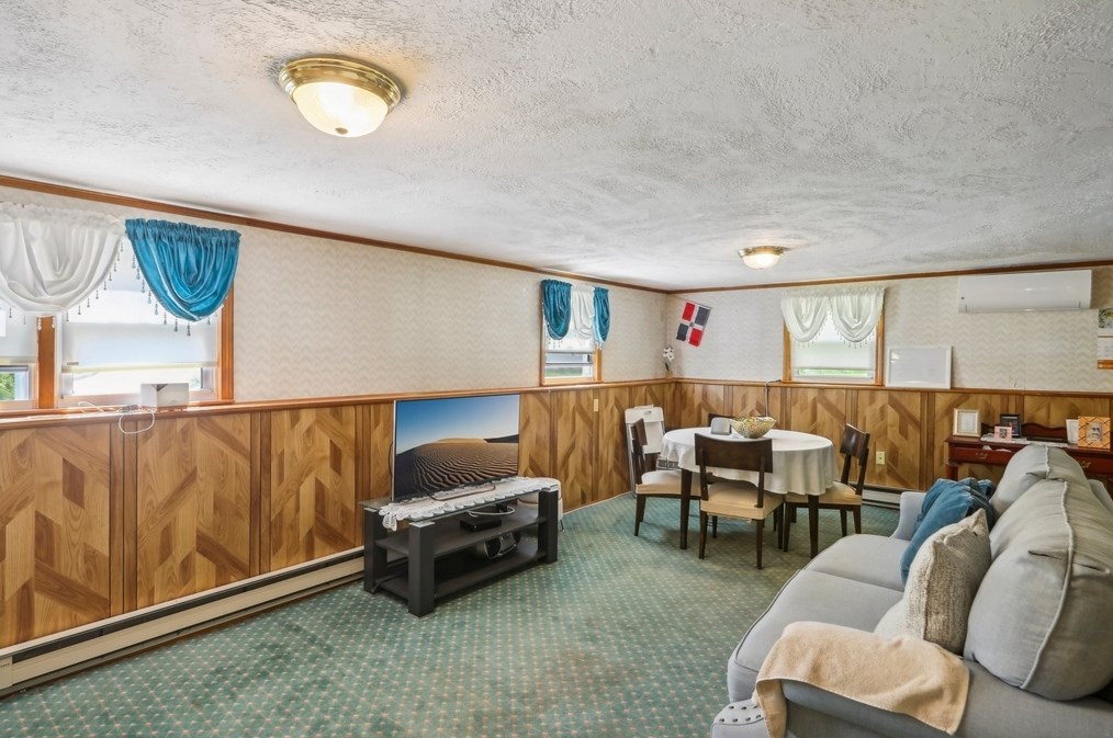 16 Maxdale Rd, Worcester MA 01602-1719 exterior