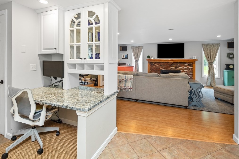 84 King St, Hanover MA 02339-2404 exterior