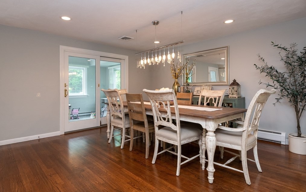 1 Vlg Row, Lynnfield MA 01940-2528 exterior