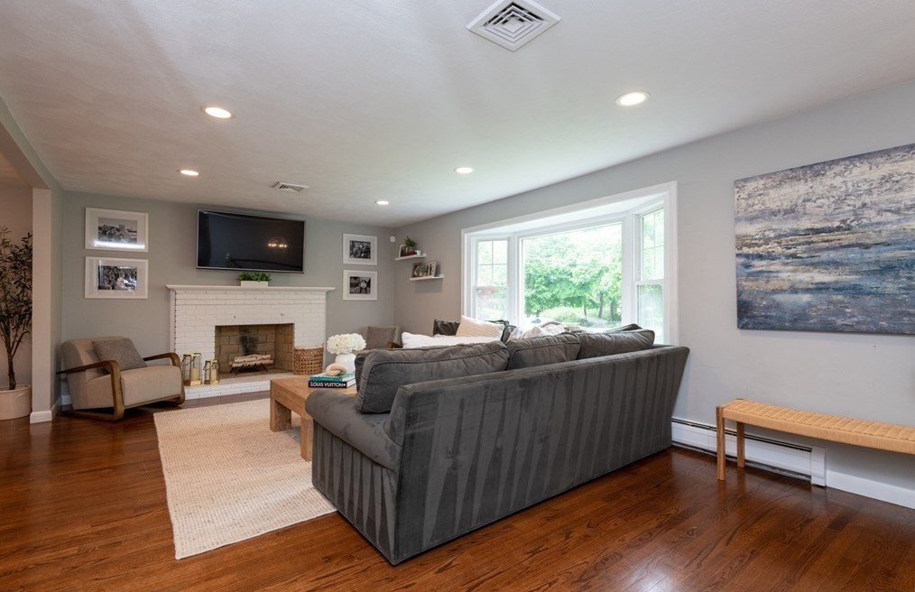 1 Vlg Row, Lynnfield MA 01940-2528 exterior