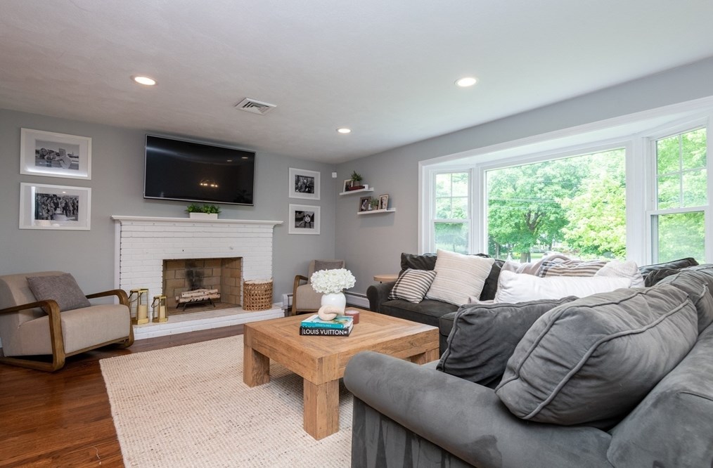 1 Vlg Row, Lynnfield MA 01940-2528 exterior