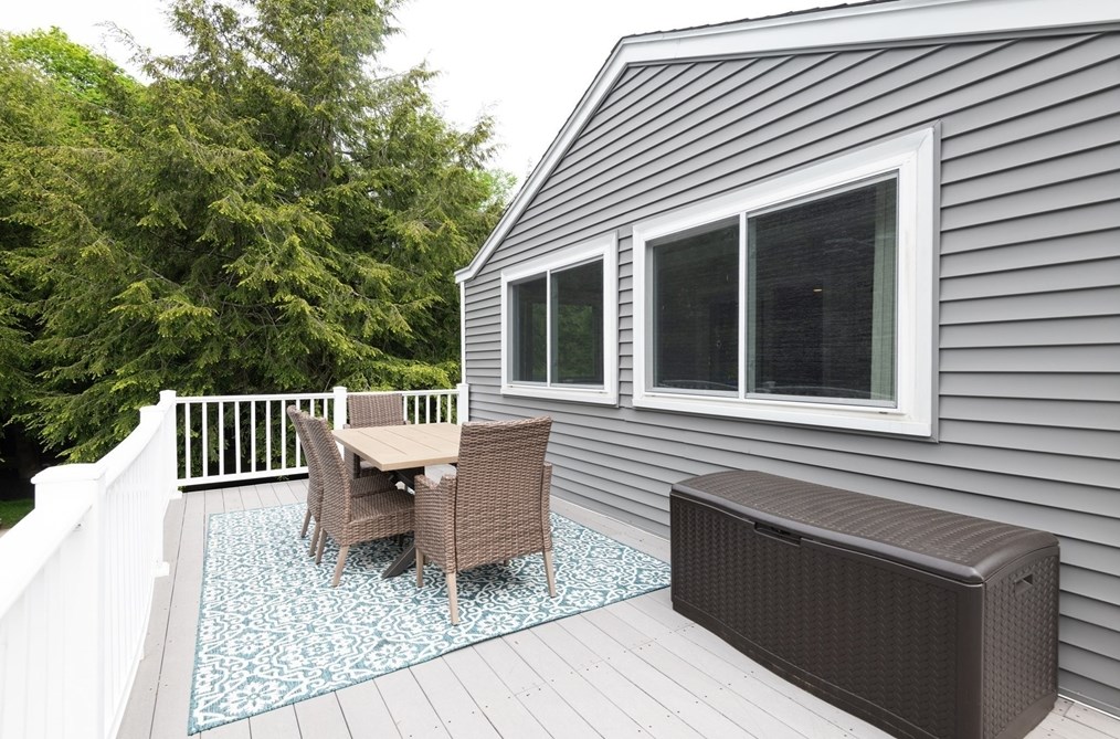 1 Vlg Row, Lynnfield MA 01940-2528 exterior