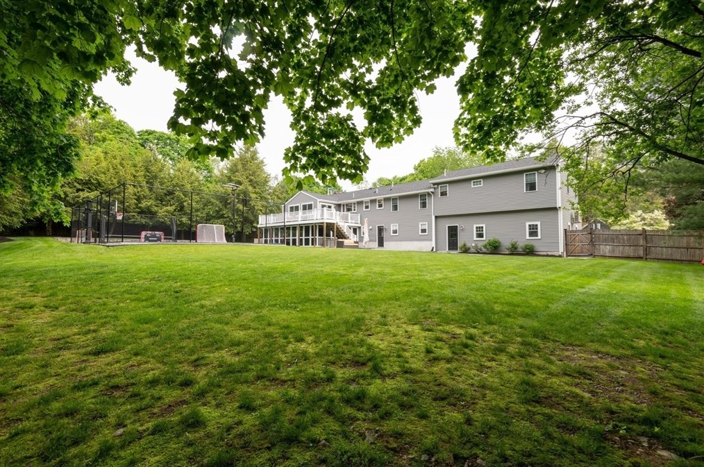 1 Vlg Row, Lynnfield MA 01940-2528 exterior