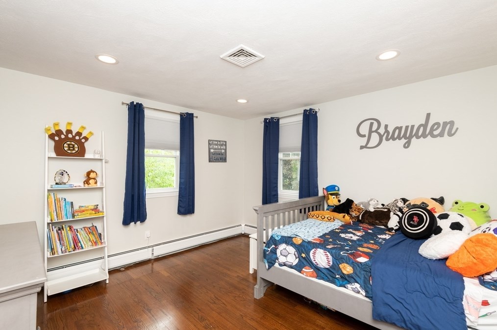 1 Vlg Row, Lynnfield MA 01940-2528 exterior